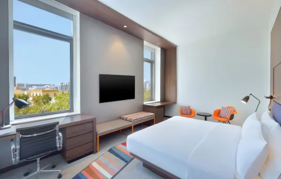 Aloft King Room With City View