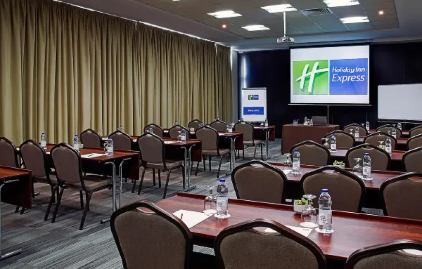 Holiday Inn Express Dubai Internet City, an IHG Hotel