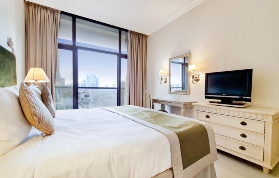 One-Bedroom Apartment with City View